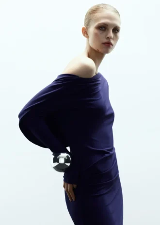 Jemně pletené šaty s otevřenými zády