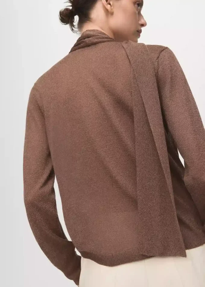 Jemně pletený svetr s foulardem Jemně pletený svetr s foulardem