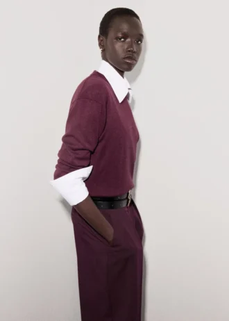 Jemně pletený svetr s kulatým výstřihem