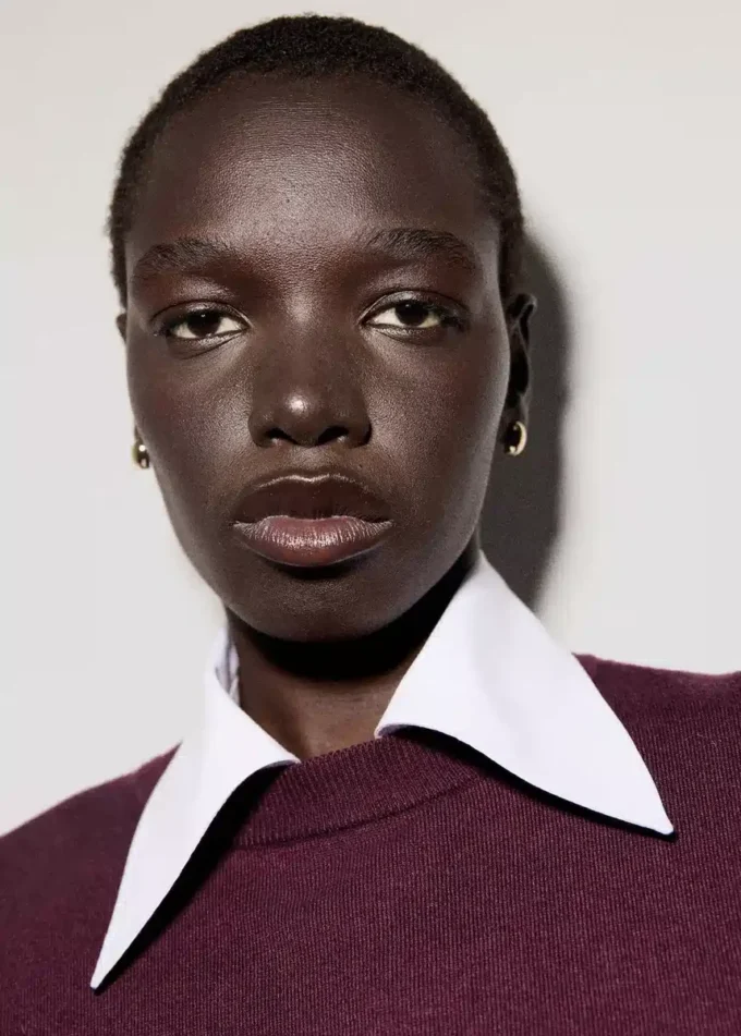 Jemně pletený svetr s kulatým výstřihem Jemně pletený svetr s kulatým výstřihem