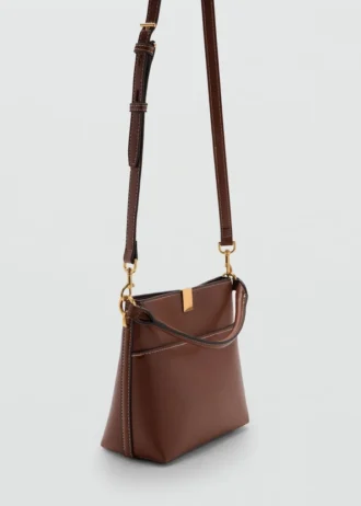 Kabelka s kovovými detaily