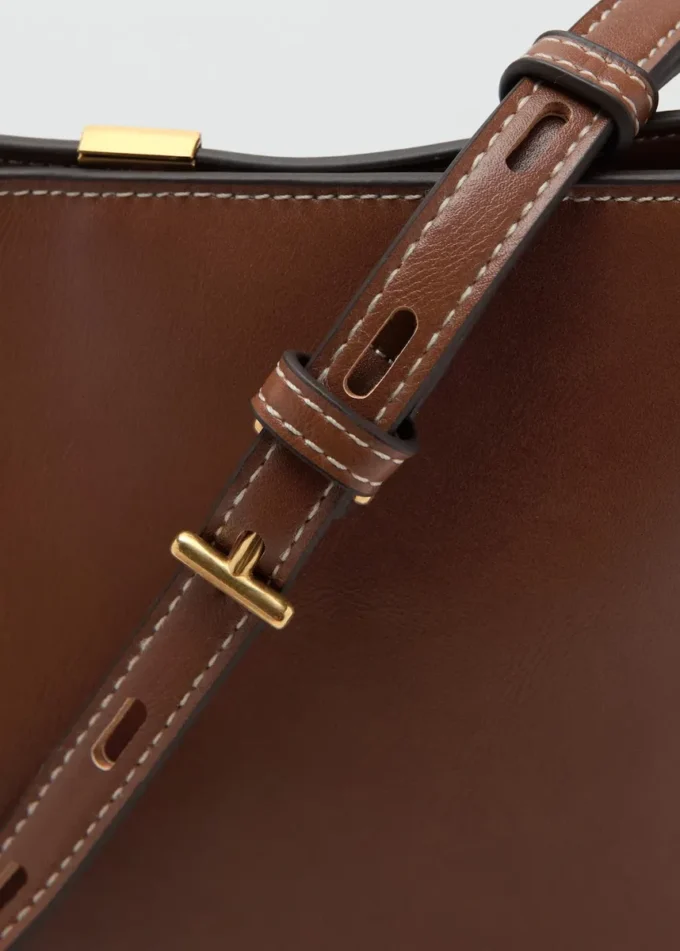 Kabelka s kovovými detaily Kabelka s kovovými detaily