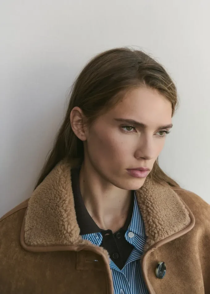 Kabát s efektem umělé kůže Kabát s efektem umělé kůže