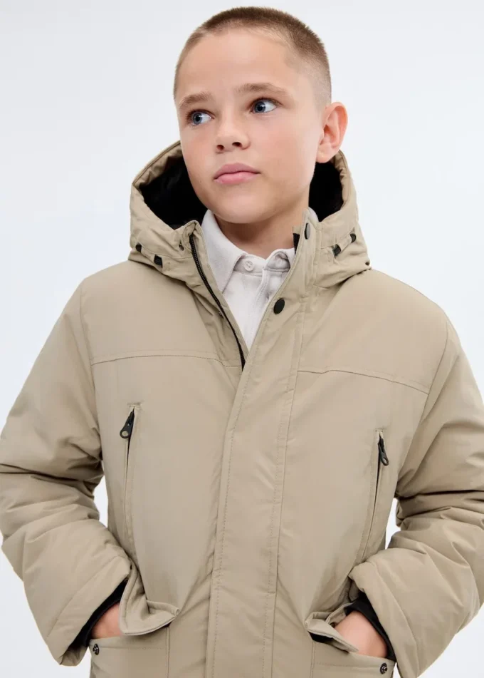 Kabát s kapucí a kapsami