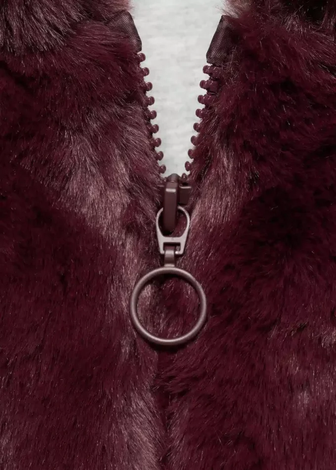 Kabát s kapucí a kožešinovým efektem Kabát s kapucí a kožešinovým efektem