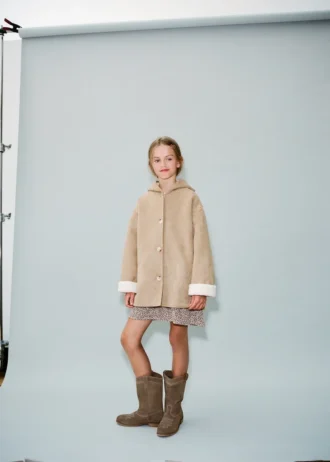 Kabát s kapucí s efektem ovčí kůže