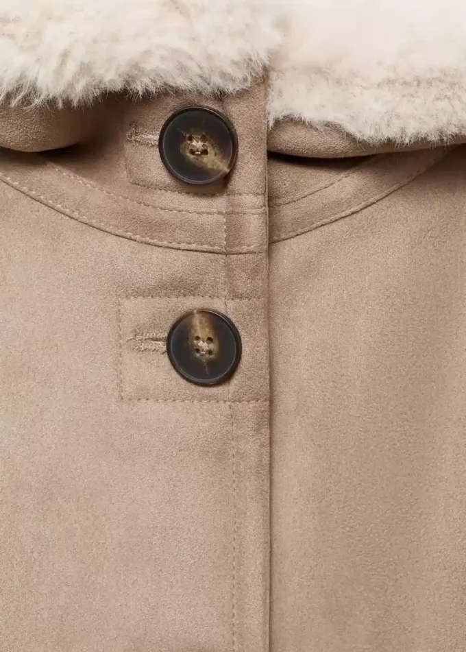 Kabát s kožešinou a semišovým efektem Kabát s kožešinou a semišovým efektem