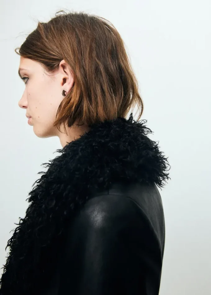 Kabát z umělé kůže s kožešinovým lemováním Kabát z umělé kůže s kožešinovým lemováním