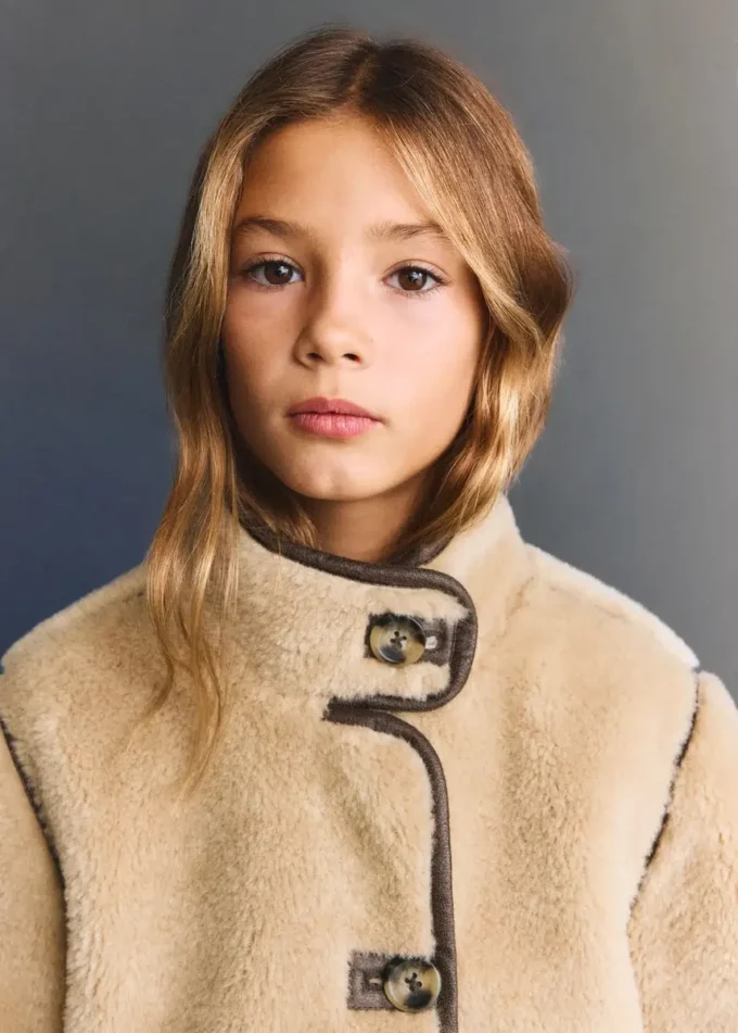 Kabát z umělé kožešiny s knoflíky Kabát z umělé kožešiny s knoflíky