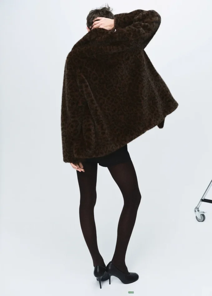 Kabát z umělé kožešiny s leopardím potiskem Kabát z umělé kožešiny s leopardím potiskem