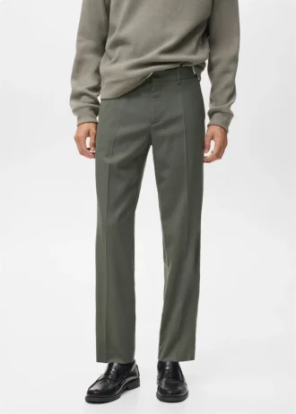 Kalhoty s pravidelným střihem a záhyby