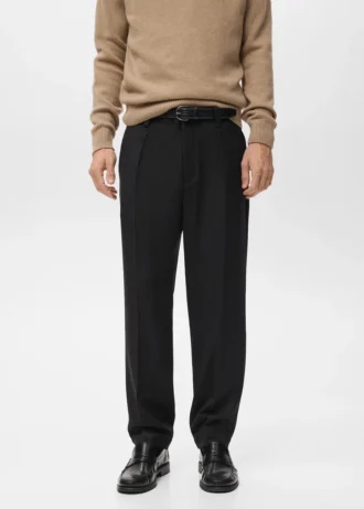 Kalhoty s pravidelným střihem a záhyby