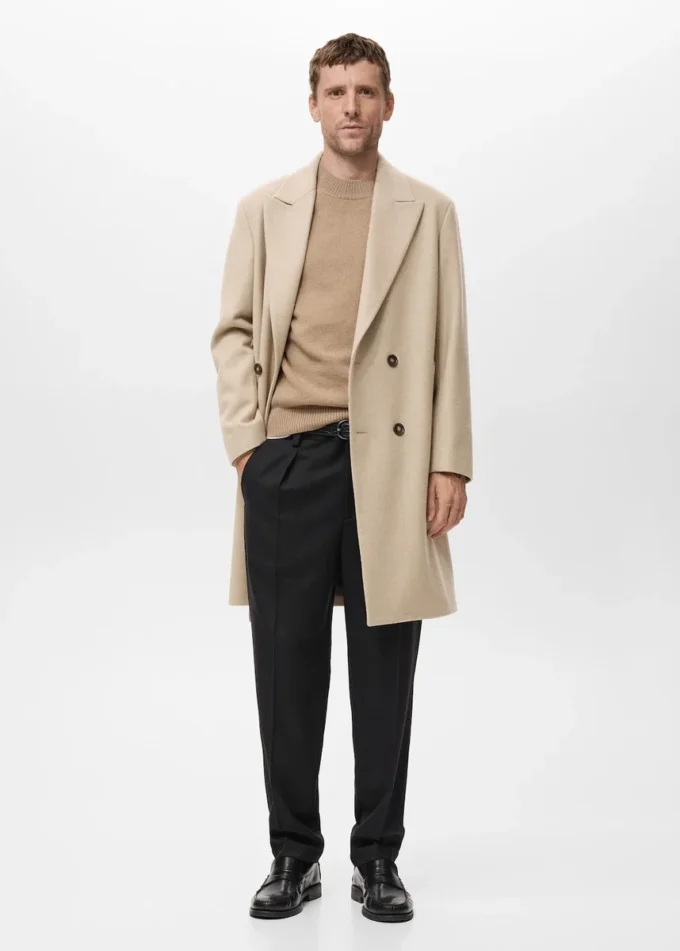 Kalhoty s pravidelným střihem a záhyby Kalhoty s pravidelným střihem a záhyby