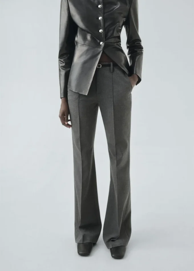 Kalhoty s rovným střihem a páskem Kalhoty s rovným střihem a páskem