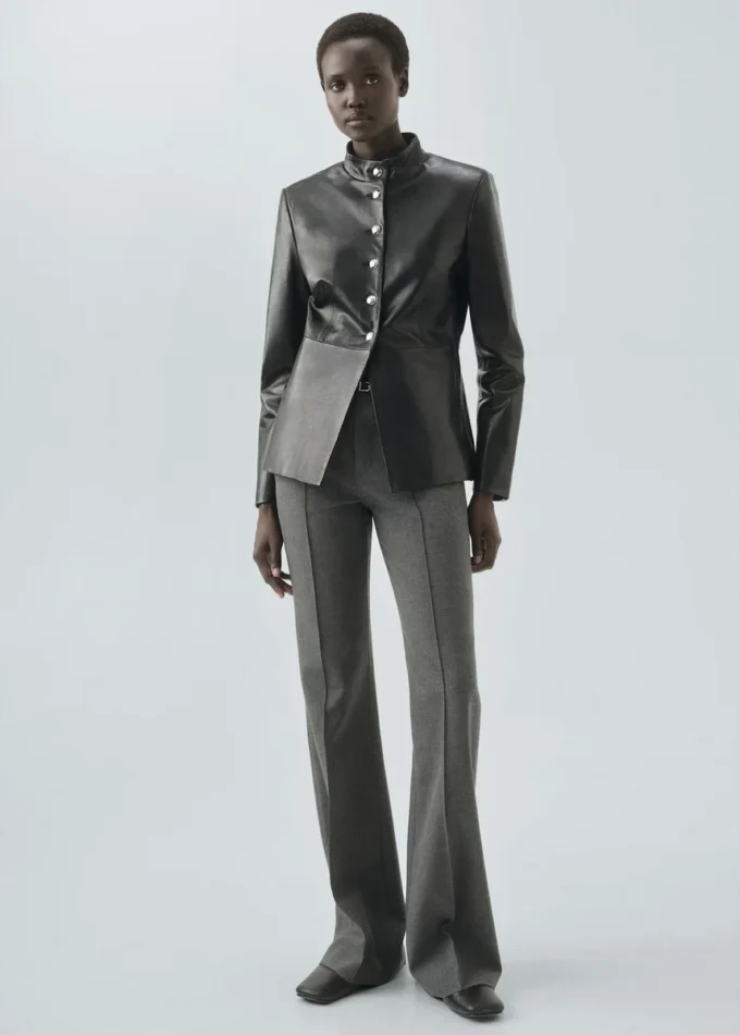 Kalhoty s rovným střihem a páskem Kalhoty s rovným střihem a páskem