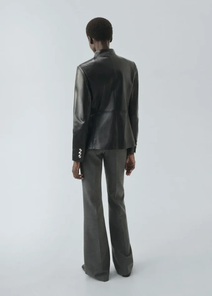 Kalhoty s rovným střihem a páskem Kalhoty s rovným střihem a páskem