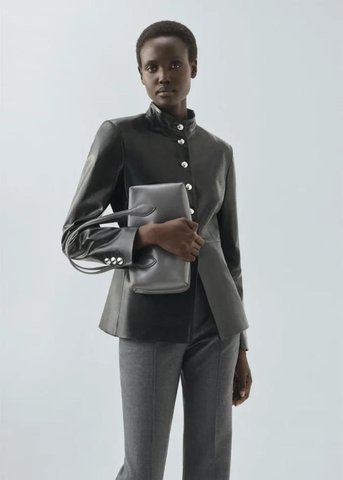 Kalhoty s rovným střihem a páskem Kalhoty s rovným střihem a páskem