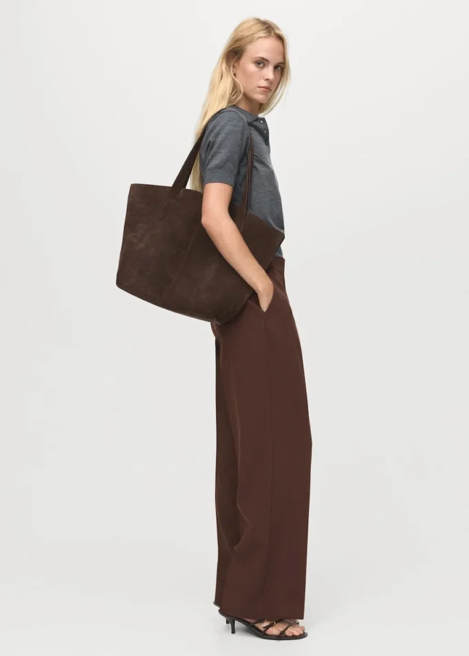 Kalhoty s vysokým pasem a rovným střihem Kalhoty s vysokým pasem a rovným střihem