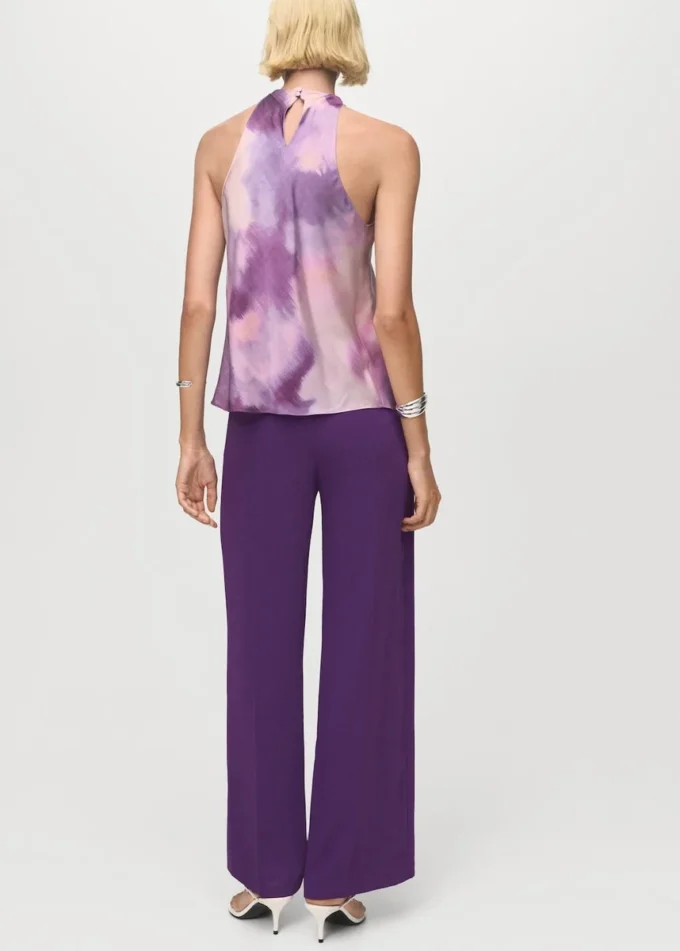 Kalhoty s vysokým pasem a rovným střihem Kalhoty s vysokým pasem a rovným střihem