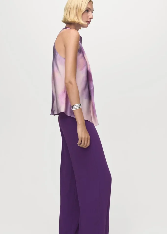 Kalhoty s vysokým pasem a rovným střihem Kalhoty s vysokým pasem a rovným střihem