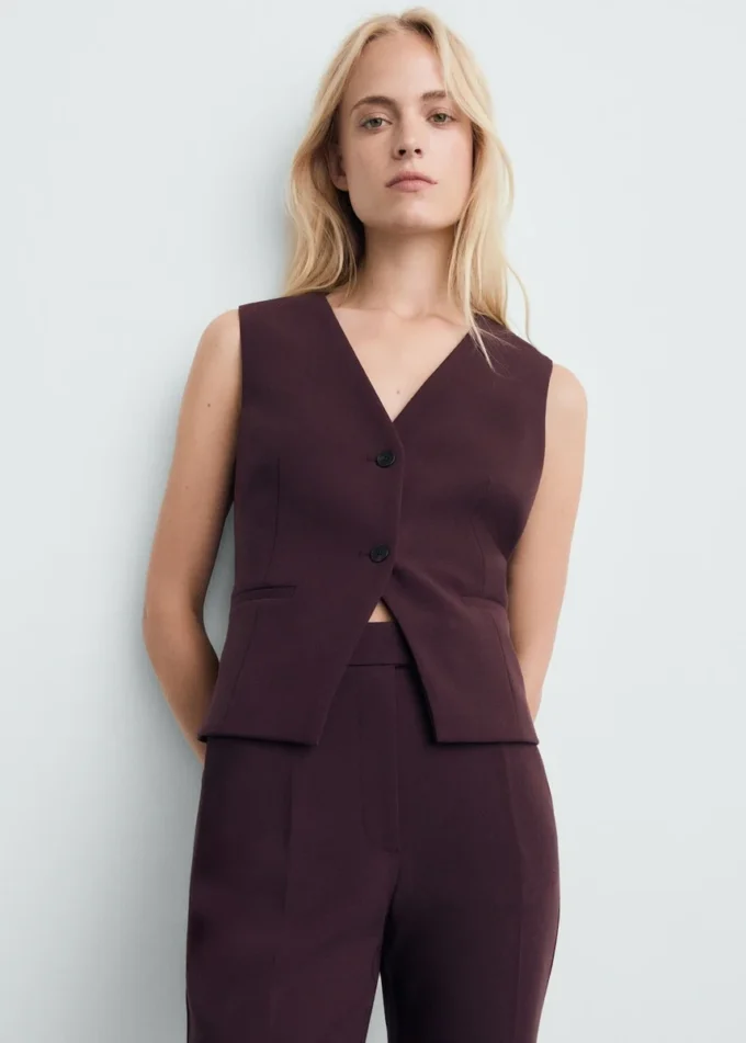 Kalhoty se středně vysokým pasem a rozšířenými nohavicemi Kalhoty se středně vysokým pasem a rozšířenými nohavicemi