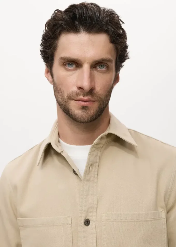 Kapsy v denimové košili Kapsy v denimové košili