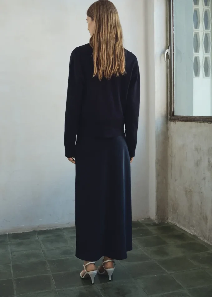 Křížený kardigan s knoflíky ve tvaru šperků Křížený kardigan s knoflíky ve tvaru šperků