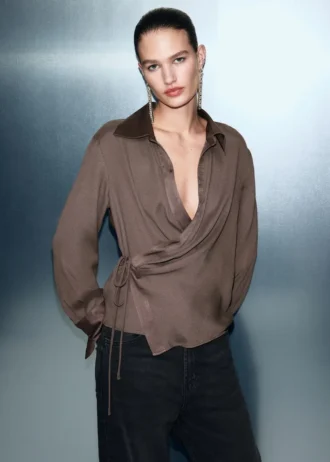 Křížená saténová blůza