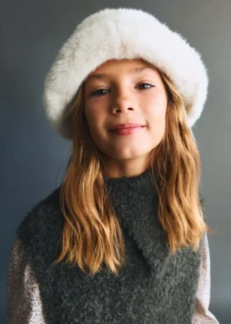 Klobouk s kožešinovým efektem