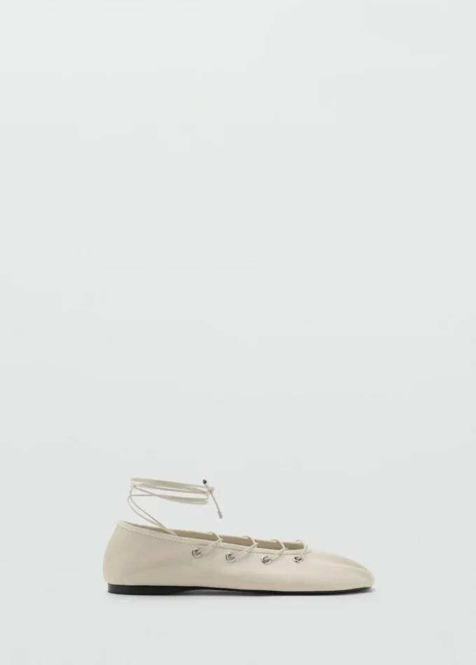 Kožené baleríny s překříženými pásky Kožené baleríny s překříženými pásky