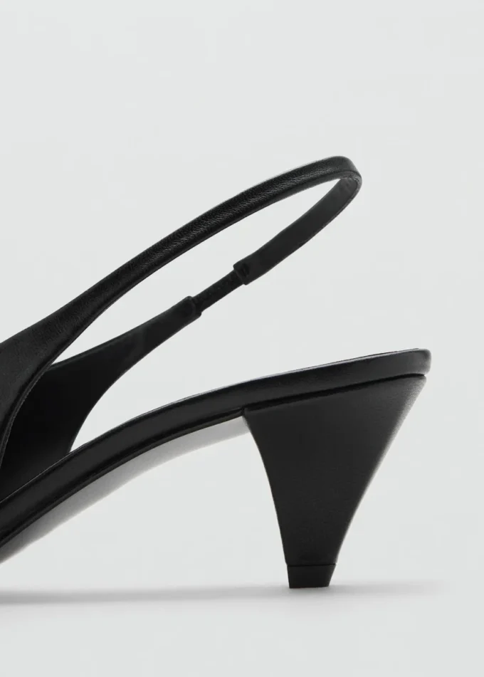 Kožené boty na podpatku se špičatou špičkou Kožené boty na podpatku se špičatou špičkou