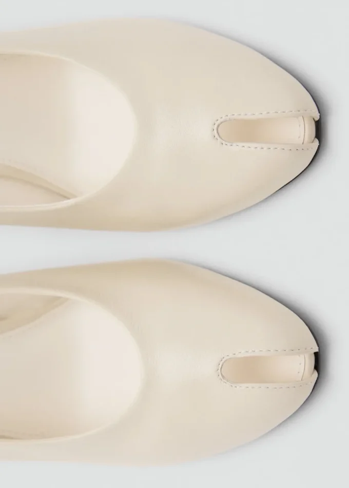 Kožené boty s otevřenou špičkou a vysokým podpatkem Kožené boty s otevřenou špičkou a vysokým podpatkem