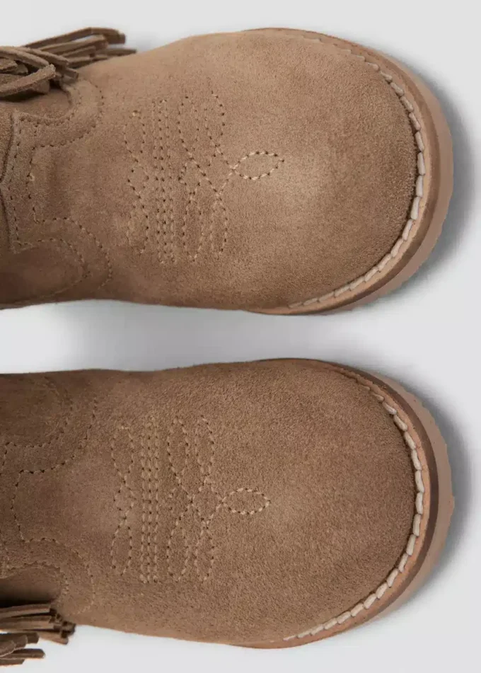 Kožené boty s třásněmi