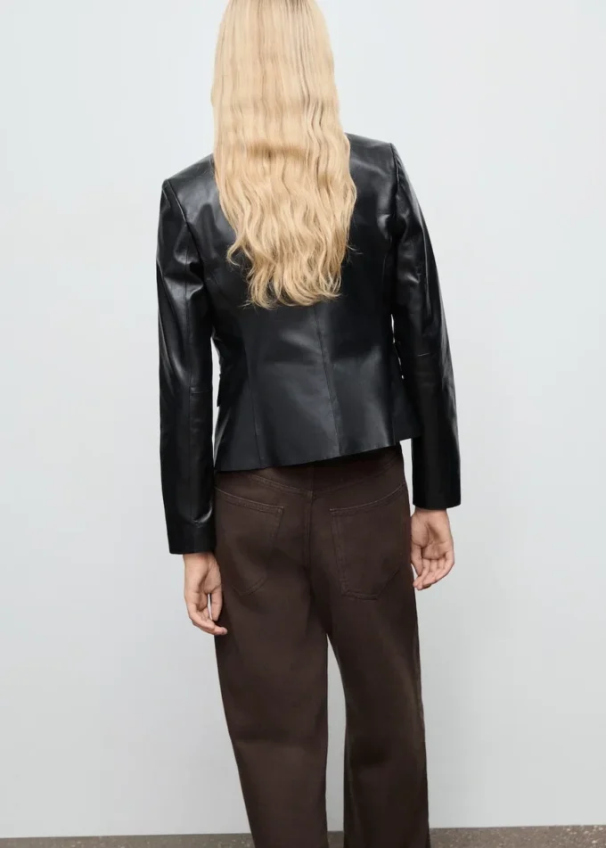 Kožená bunda s kapsami s klopou Kožená bunda s kapsami s klopou