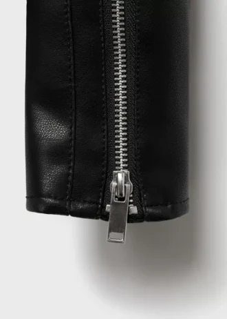 Kožená bunda v motorkářském stylu