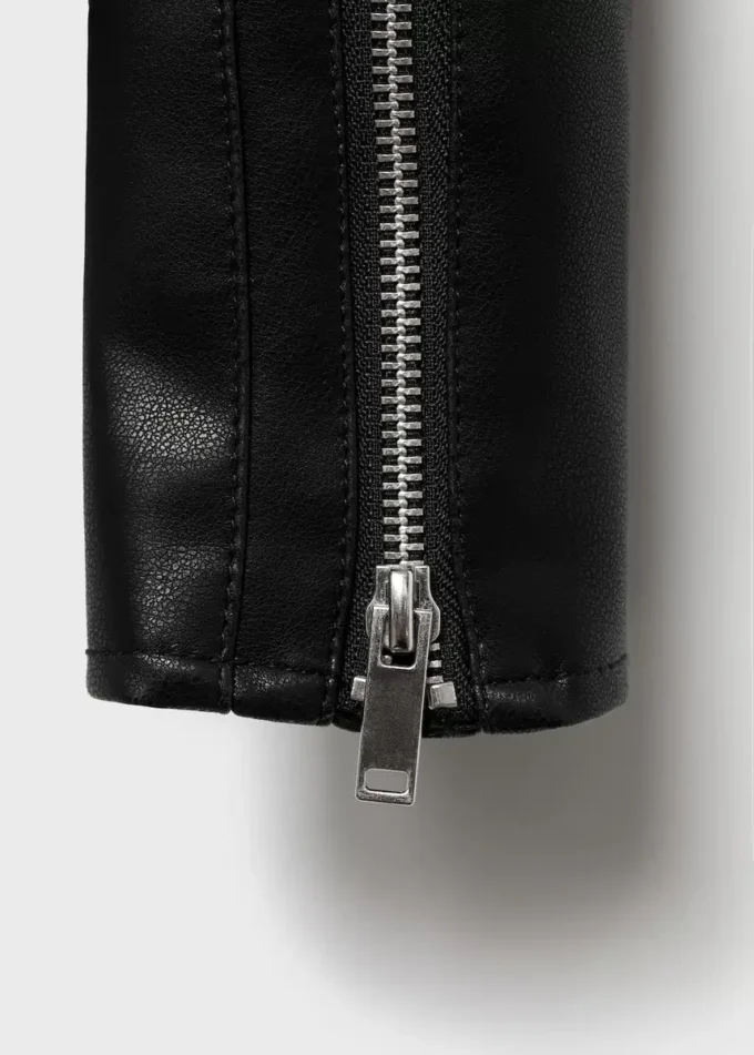 Kožená bunda v motorkářském stylu Kožená bunda v motorkářském stylu