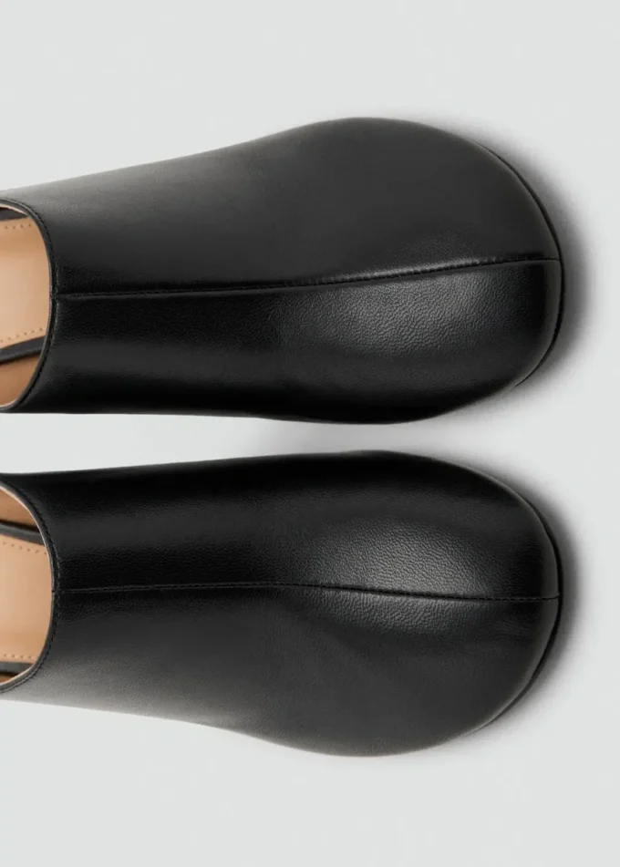 Kožené dřeváky na podpatku Kožené dřeváky na podpatku