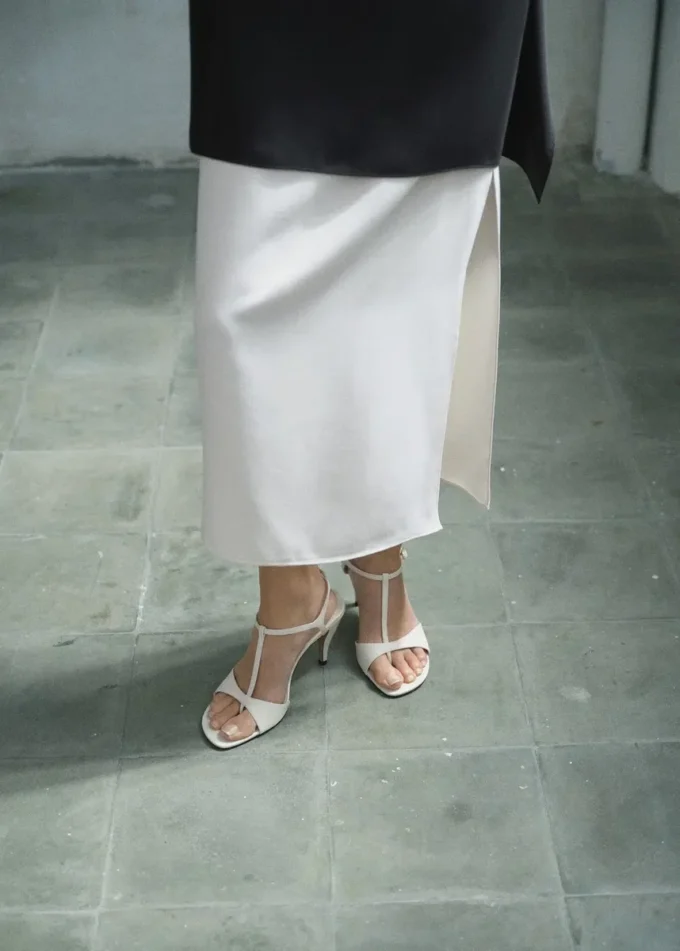 Kožené sandály na podpatku s pásky