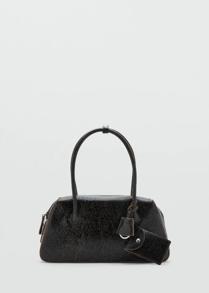 Kožená taška přes rameno s přívěsky Kožená taška přes rameno s přívěsky