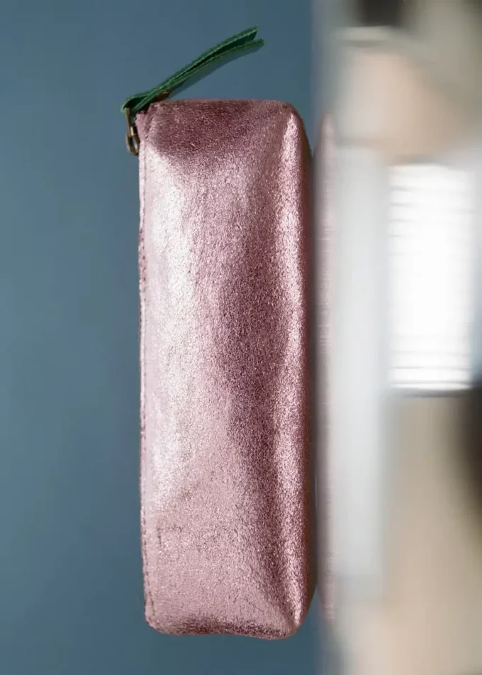 Kožená taška s kovovým efektem Kožená taška s kovovým efektem