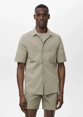 Košile s kapsami a bowlingovým límečkem