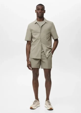 Košile s kapsami a bowlingovým límečkem