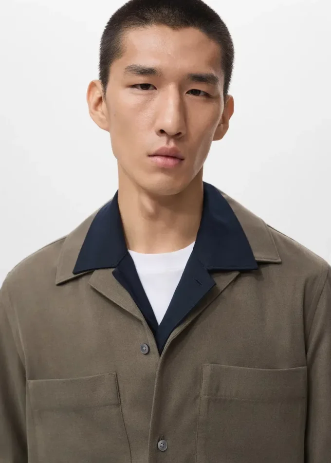 Košile s kapsičkou a regular střihem Košile s kapsičkou a regular střihem