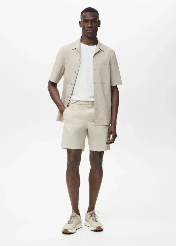 Košile s normálním střihem a náprsní kapsou Košile s normálním střihem a náprsní kapsou