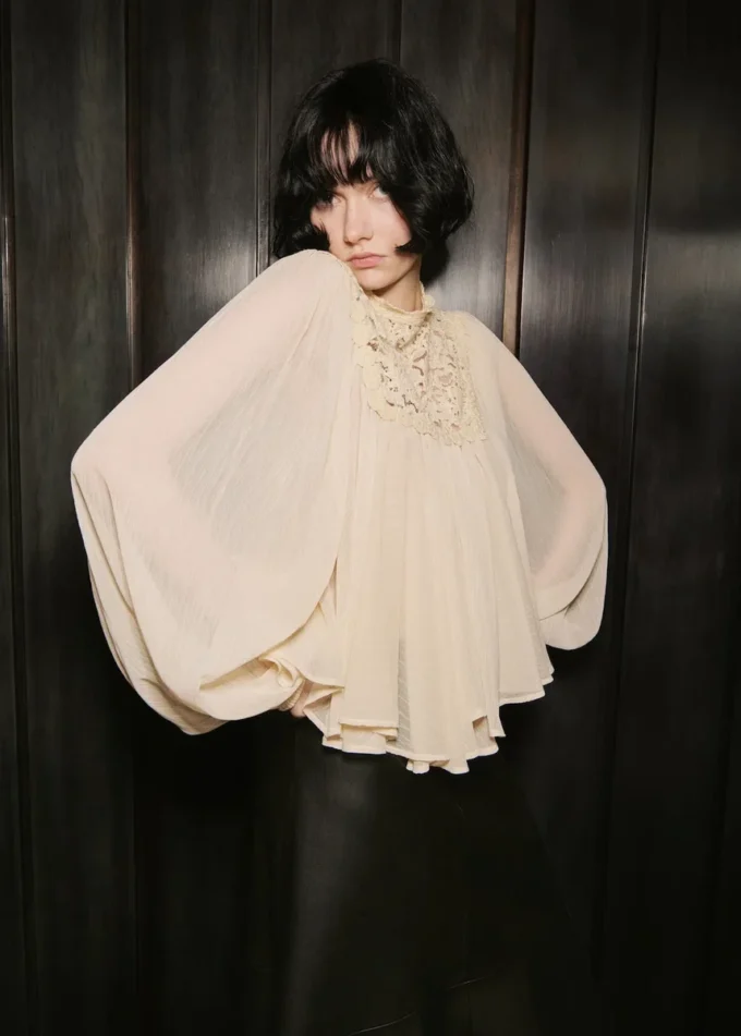 Kombinovaná krajková halenka Kombinovaná krajková halenka