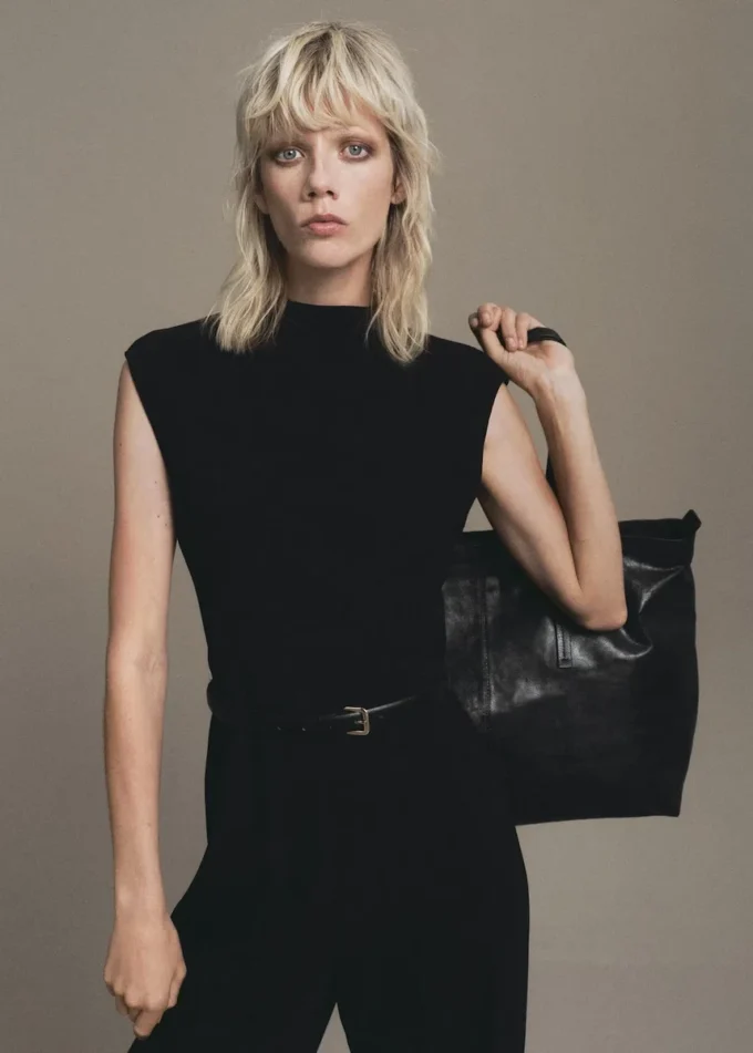 Kombinéza s drapovaným výstřihem a páskem Kombinéza s drapovaným výstřihem a páskem