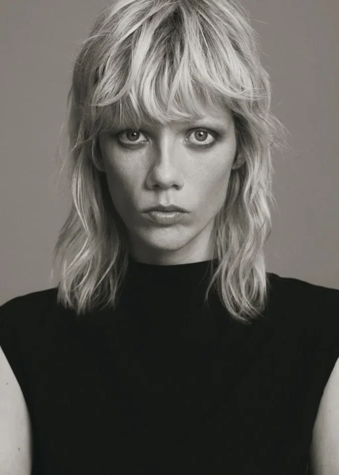 Kombinéza s drapovaným výstřihem a páskem Kombinéza s drapovaným výstřihem a páskem