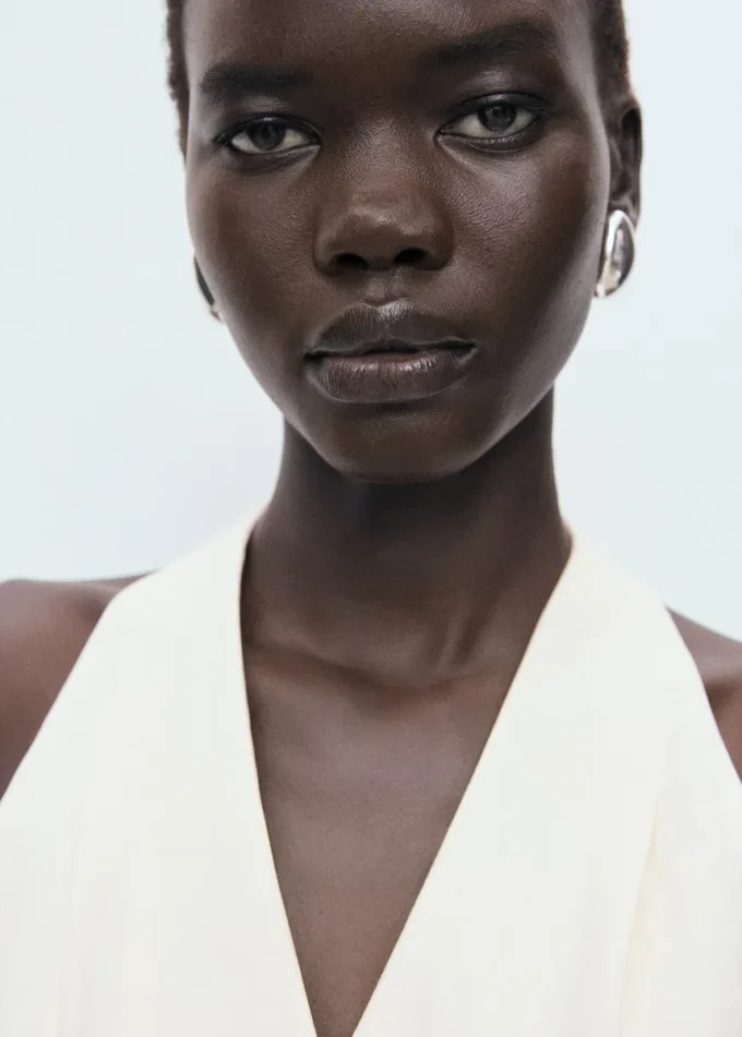 Kombinéza s halter výstřihem a páskem Kombinéza s halter výstřihem a páskem