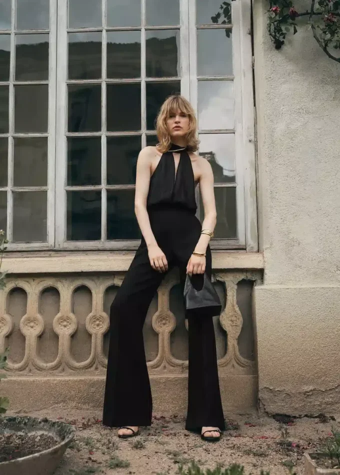 Kombinéza s halter výstřihem a šátkem Kombinéza s halter výstřihem a šátkem