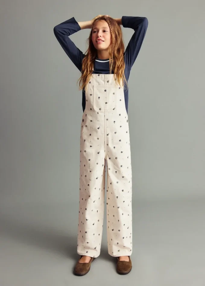 Kombinéza s květinovým potiskem Kombinéza s květinovým potiskem